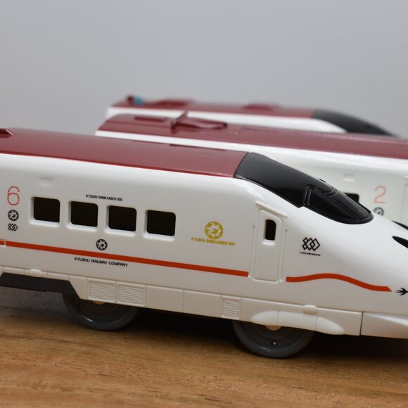 Tamara Tomy Plarail White kyushu Shinkansen 800 Railway Company Motorized Train - Picture 8 of 9